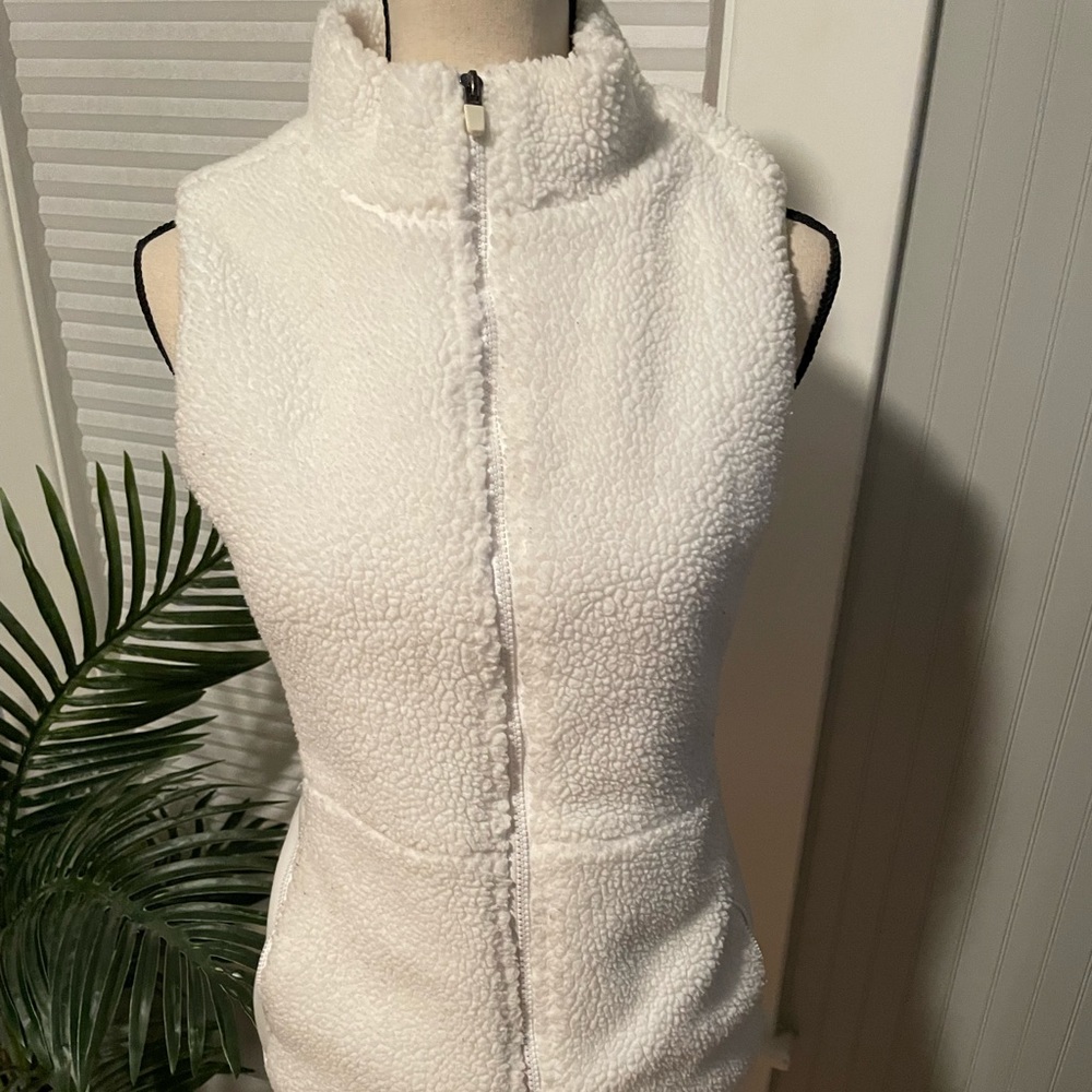 Fabletics fleece zip front vest off white sz S